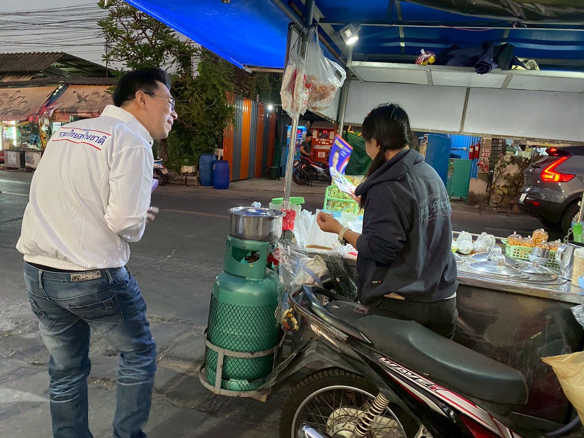 utn_official's tweet photo. ‘ทรงยศ’ เบอร์ 9 ลุยบางขุนเทียน-บางบอน ชูนโยบาย คนละครึ่งร้านค้าปลอดภาษี-พัฒนาผู้ประกอบการ SME ย้ำทุกนโยบายพรรค รทสช.ตอบโจทย์ ทำได้จริง
.
อ่านเพิ่มเติมได้ที่ : https://t.co/7z7DSWlKB1
.
#กา6ไม่โกหก
#เด็ดขาดแก้วิกฤตพลิกโฉมประเทศ
#ทรงยศ_บุญบำรุงชัย
#พรรครวมไทยสร้างชาติ https://t.co/72dIoiIotA
