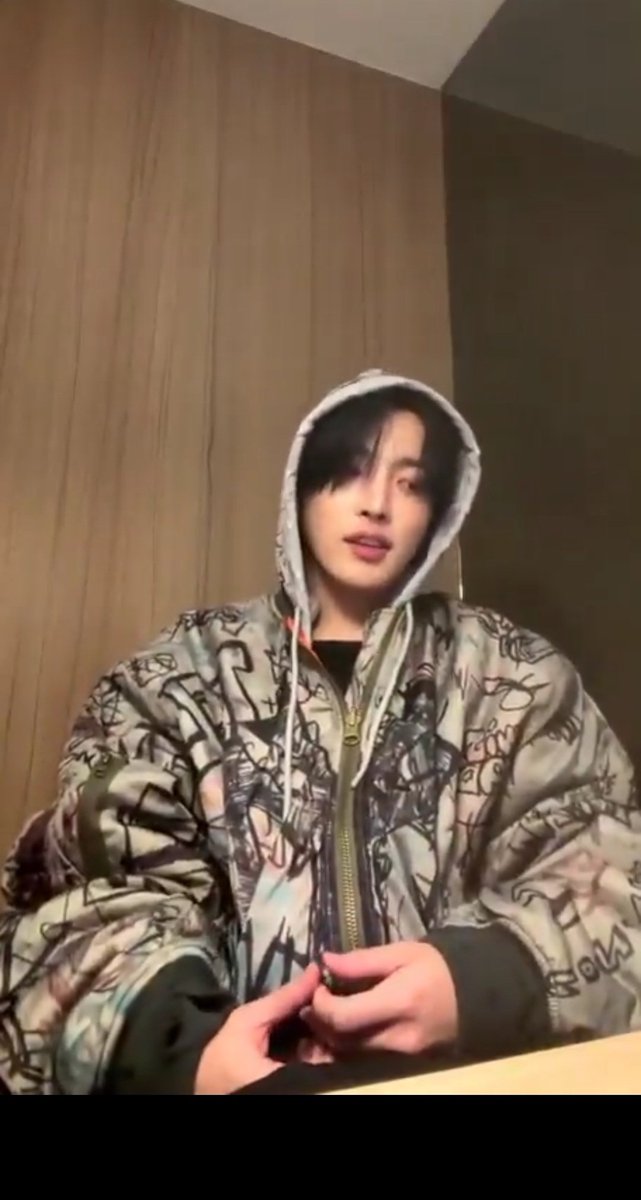 marchingtiny's tweet image. 어떻게 케이큐까지 사랑하겠어.. 김홍중을 사랑하는 거지..🥺
사실 지난 일주일동안 나도 이런저런 생각이 많았는데, 난 내가 제일 소중하기 때문에 상대에 대한 애정으로 인해 내가 (몸과 마음이) 힘들어지면 그냥 놓는 편임. 근데 홍중이는 그 전에 꼭 미리 손을 잡아주는 사람이라.. 아 사랑한다😭