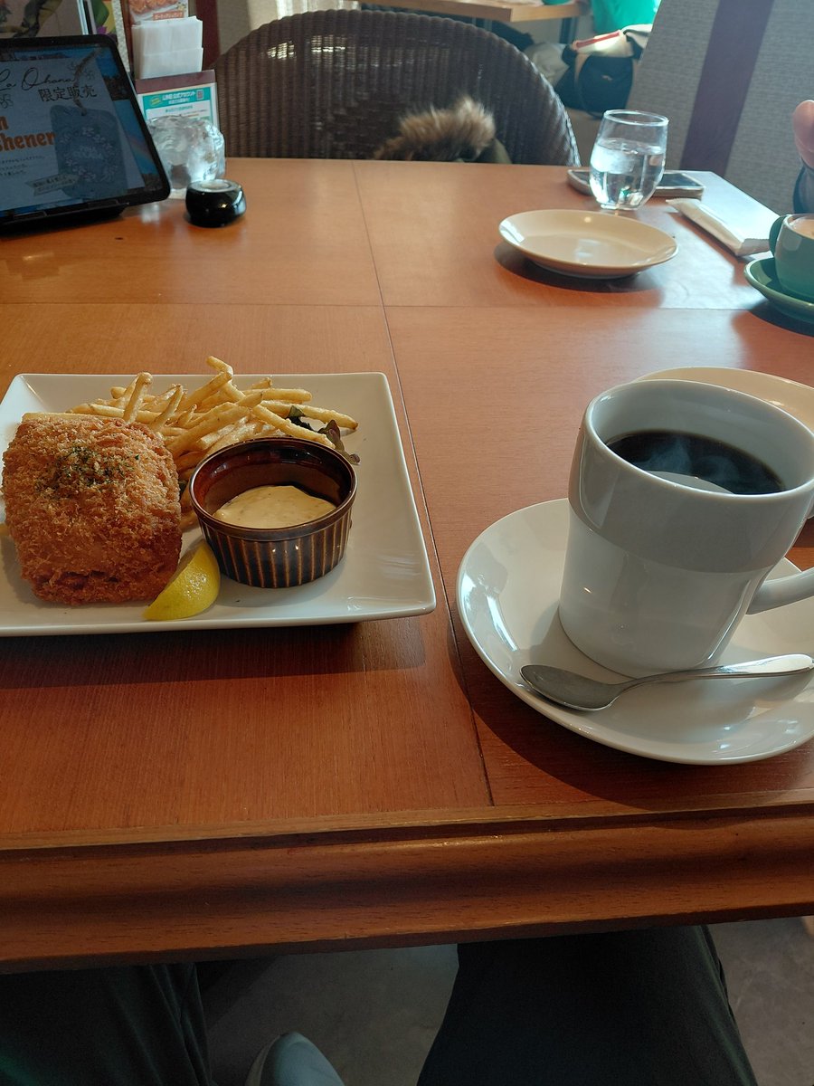 今日は中1の息子の
英検2級リベンジの日
前回と違って今回は縁起が良いこちらの会場！

2級合格したら絶対禁煙するって約束もしてるから
タバコ辞めさせてくれるかなぁ？🚬www

頑張れ息子！
息子に頑張れパワーください☺️