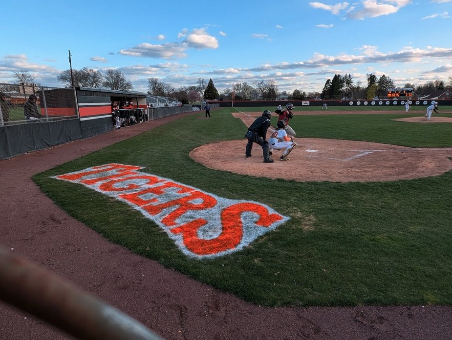 24teley's tweet photo. Nothing beats digging in at the dish on Ray Cipperly Field 🌅 — the same diamond voted the BEST high school baseball field in the COUNTRY back in 2020.
The pride hits different. 🔥🐯⚾
Let’s keep making this place roar in 2026. Go EB Tech Tigers!
#TigerPride #BestFieldInTheLand https://t.co/SJWH04gz8l