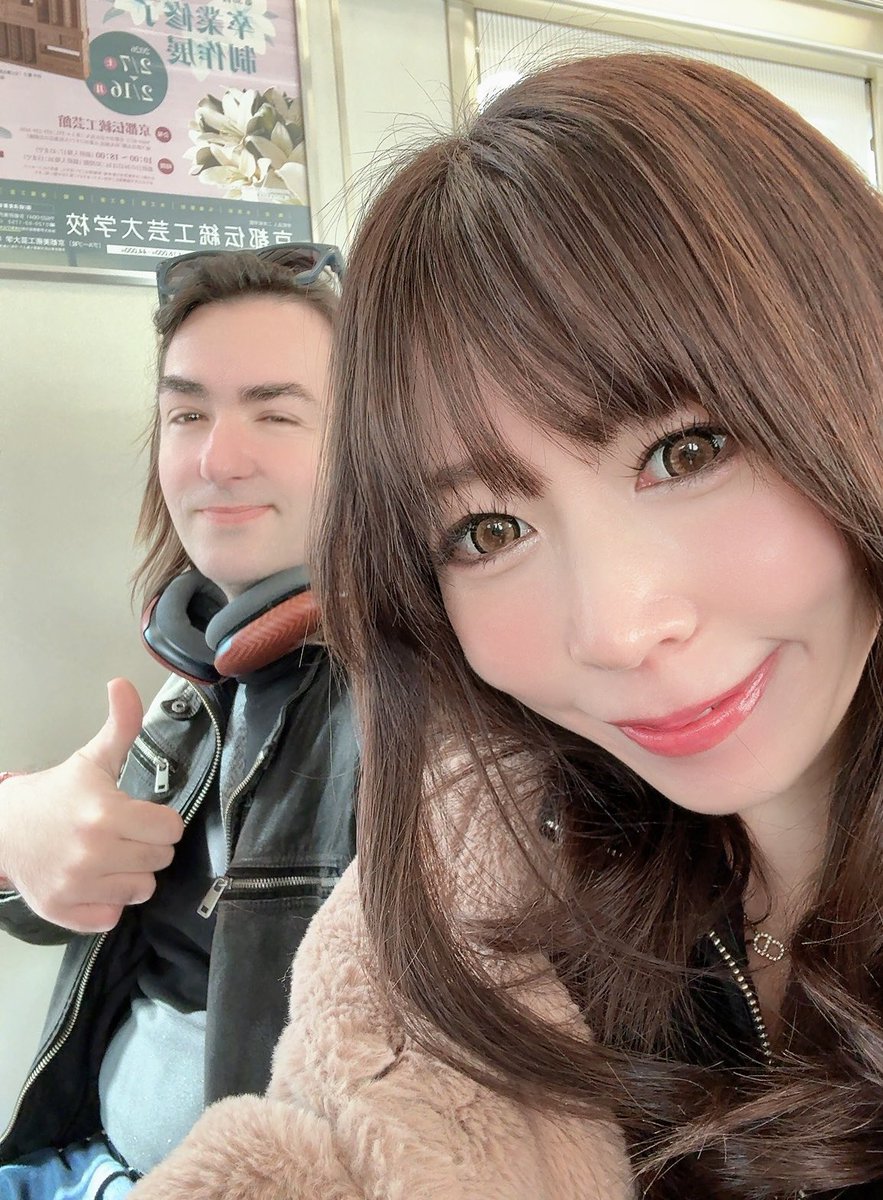 RikaPortrait's tweet photo. イルコさんとおとな素敵女子写真展に
向かっています🚃✨
イルコさんファンの皆さま❣️
もう少々お待ち下さいね❣️ https://t.co/32Y04tEQ3o