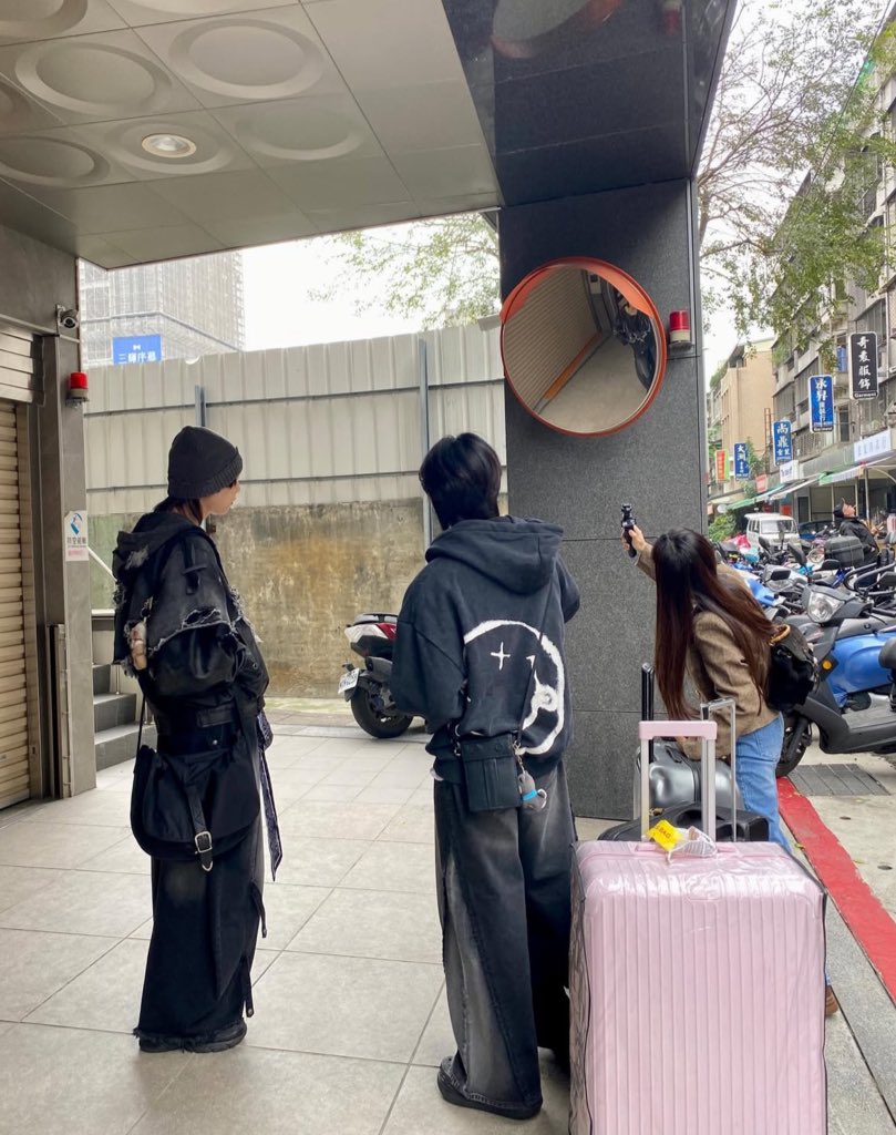 lulooyayaa's tweet image. เบื้องหลังรูปสวย ๆ ทีมงานคุณภาพบ้านแช่มดารา ♥️