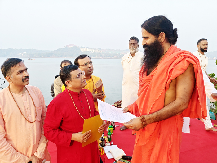 🧘‍♂️ “This is the era of Yoga” - @YogRishiRamdev ’s powerful message at the India International Ayurveda &amp; Wellness Expo &amp; Summit 2026 in Panaji awakened administrators, police and officials to India’s ancient science of holistic strength.

🌞 From the sacred land of Parshuram, Goa