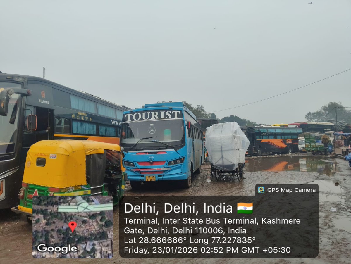 aggarwal_r70979's tweet photo. A question to the @DelhiPolice and the local leaders: how are people supposed to reach Metro Gate No. 1? Private buses are always parked outside the gate. Neither the Delhi Police nor the @dtptraffic listens. People are troubled and harassed.
@BJP4Delhi @LtGovDelhi @CMODelhi https://t.co/2xxdlCu7QJ
