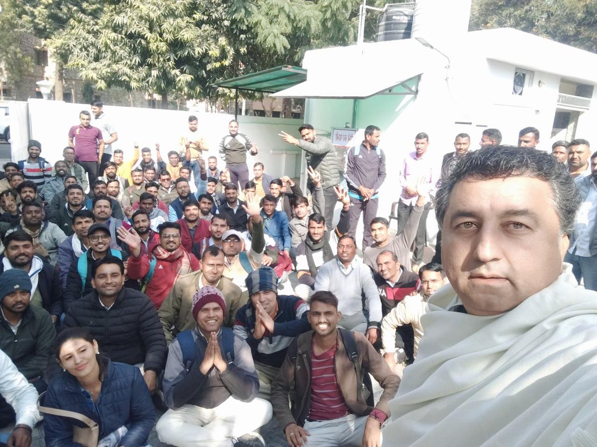 युवाओं को रोज़गार देना ही असली सुशासन है। माननीय के.के. विश्नोई जी ने इसे सिद्ध किया। 🙏
<a href="/kkvishnoibjp/">K.K.Vishnoi</a>
#धन्यवाद_केके_विश्नोई