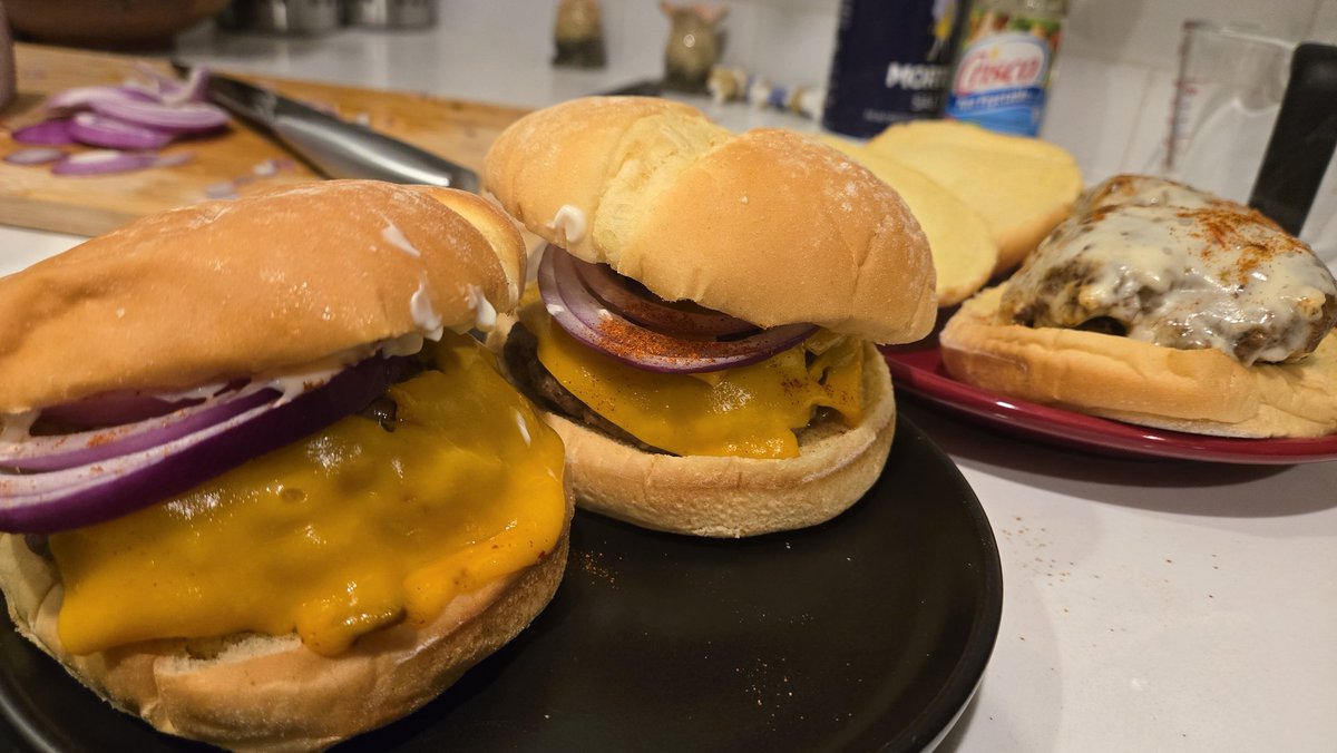 KevinApocalypse's tweet image. Bwerger night