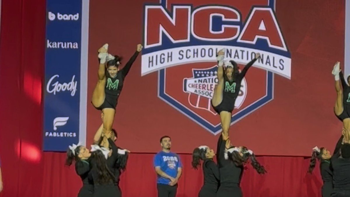 Wolverine Cheer 💚💕📣 tweet media
