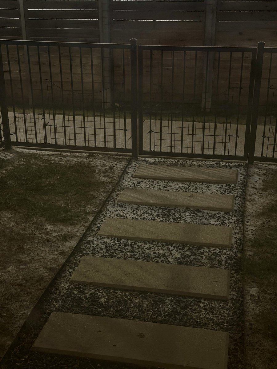 “Texas snow” (aka sleet) in North Austin! ❄️ <a href="/ryanhallyall/">Ryan Hall, Y’all</a> #txwx