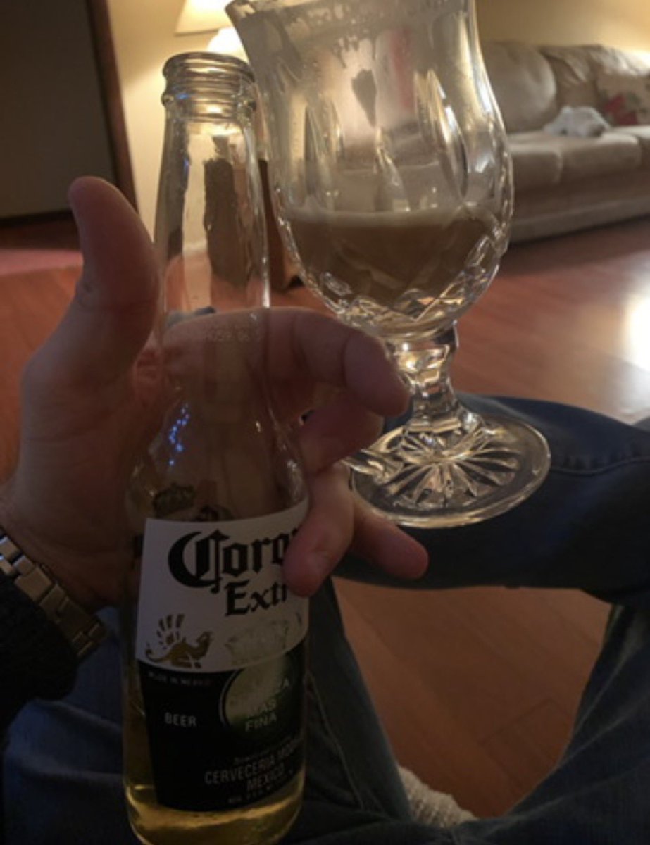 MasterBigOwnsu2's tweet image. Cheeeeeeeers 🍻🤑

#Alpha #Feet #Findom