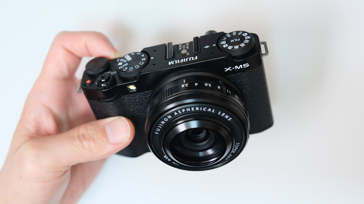 マップカメラ( @mapcamera )さんにFUJIFILM X-M5の納期を確認すると「5