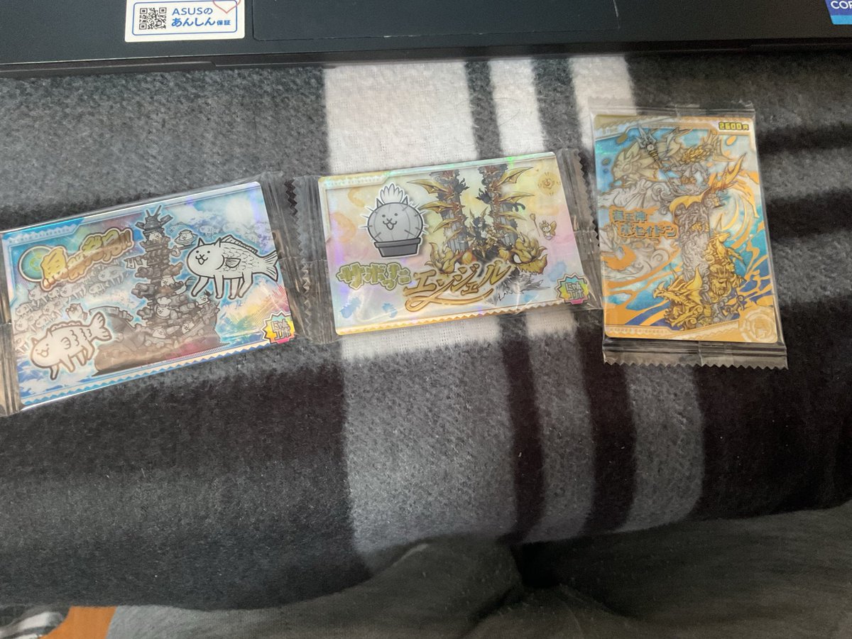 6個中３個開けて、超激レア１枚、にゃんコンボ２枚(シークレットを除く最高レア)出たんですけど。

なにこの、豪運！