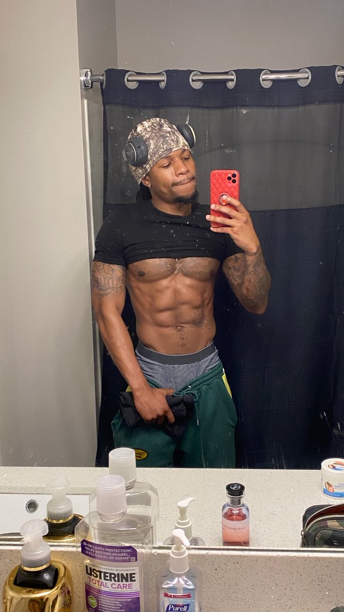 oddballdee222's tweet image. dirty mirror 🪞