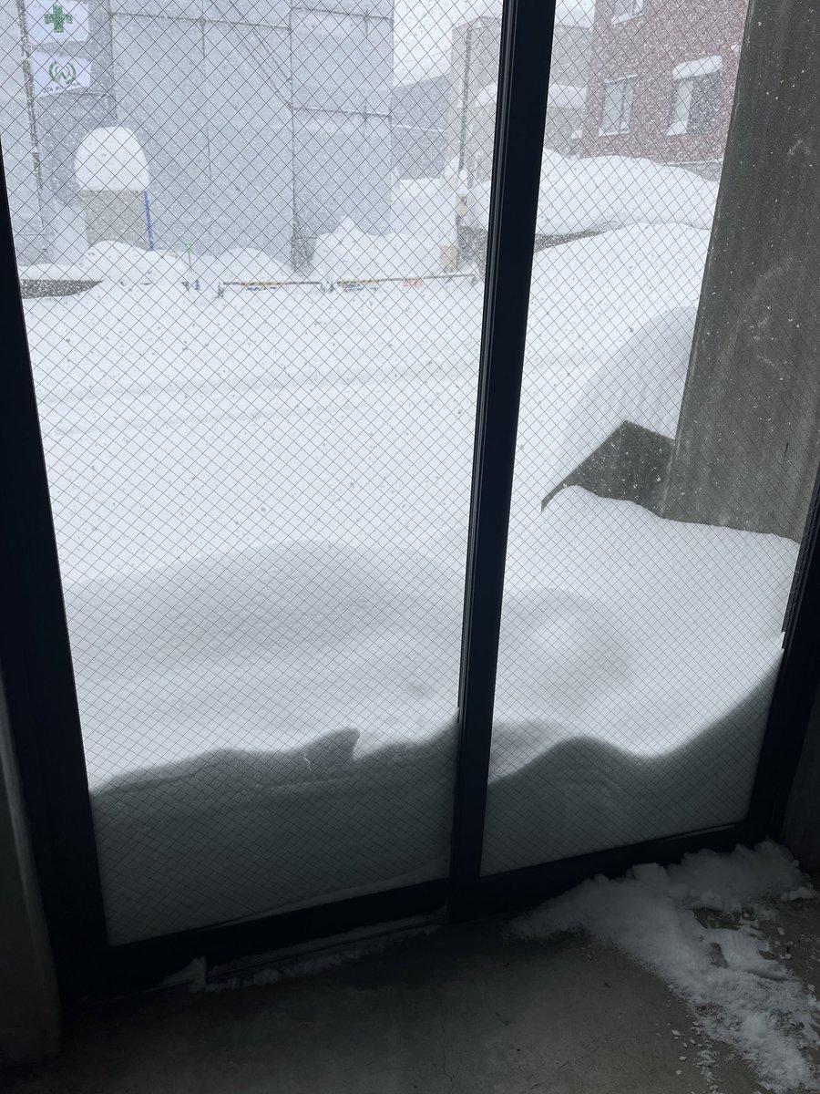 Sogavendish's tweet photo. 自転車に乗るのが好き
↓
外で体を動かすのが好き
↓
雪かきも嫌いじゃない

北海道のサイクリストの皆さん。
そろそろ時間ですよ🪏❄︎❄︎ https://t.co/9vyrnqQ4Zp