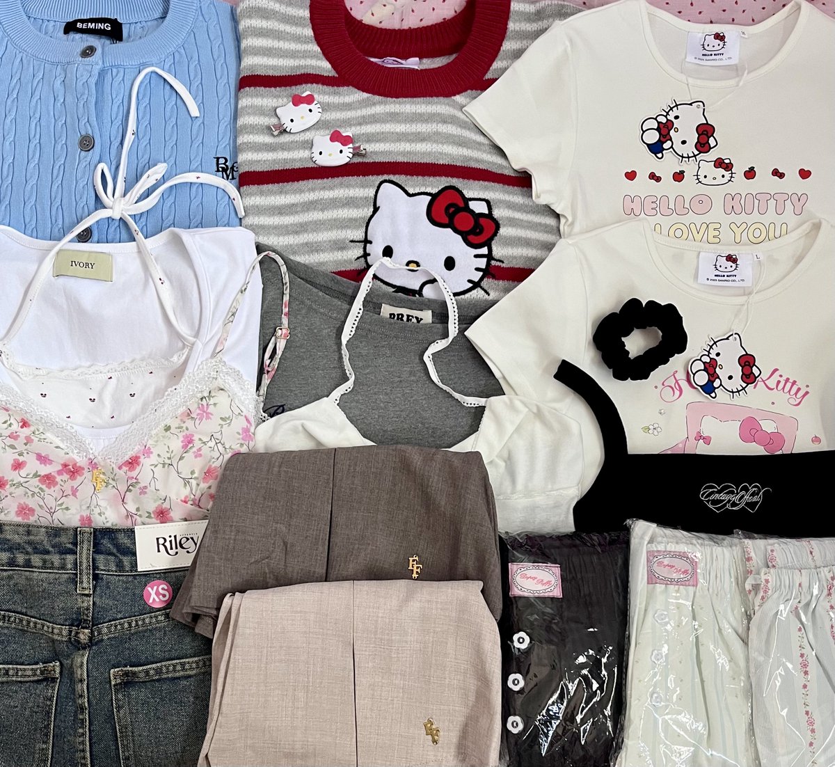 ♡  ส่งต่อเสื้อผ้า มีเยอะกว่าในรูปค้าบ🍧 𓈒 
💬 ลงวันนี้ 25/01˖ ･ 19:30 น.

𓈒 * ﹆ รี+ปัก+ฟอล ลด 5 ค่าส่ง 40฿🎀

#โล๊ะตู้เสื้อผ้า #ส่งต่อเสื้อผ้า #ส่งต่อเสื้อผ้ามือสอง #เสื้อผ้ามือหนึ่ง #ส่งต่อราคาถูก #ส่งต่อstylist #stylist #ส่งต่อcintage #cintage #vghbkk #bemingbkk