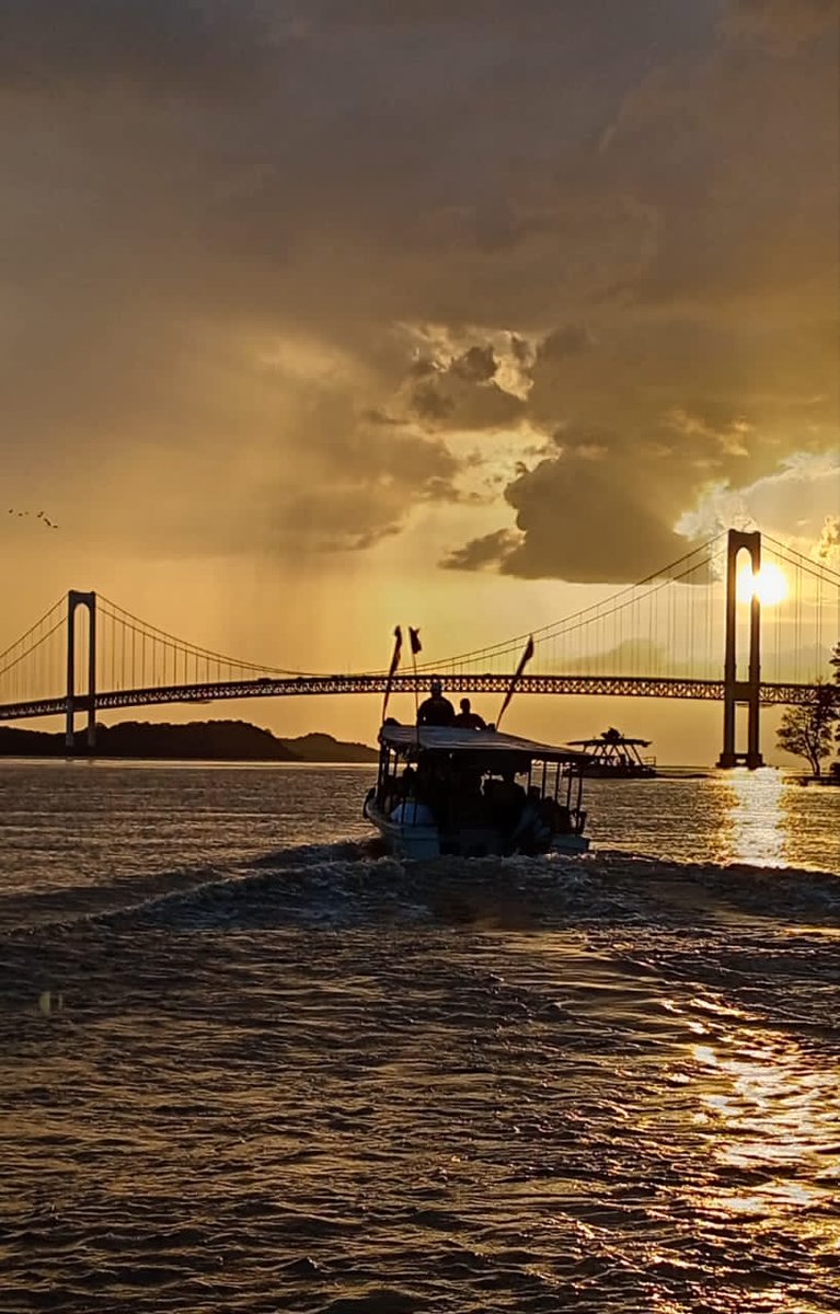 ATARDECER EN ANGOSTURA SOBRE EL ORINOCO 🇻🇪

📍Ciudad Bolívar, estado Bolívar
📸 Foto de mi autoría tomada el 27/09/2025