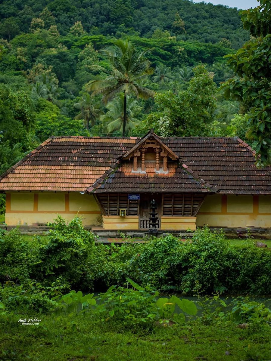 Gokerala_'s tweet photo. kerala. and houses https://t.co/y68H7XXirB
