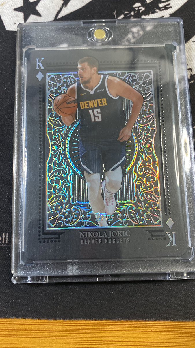 imBeastwood's tweet photo. Very last box my Target had, talked them into giving it to me for $20. Last pack magic too @CardPurchaser #topps #allkings https://t.co/0KvYl5Ntv6