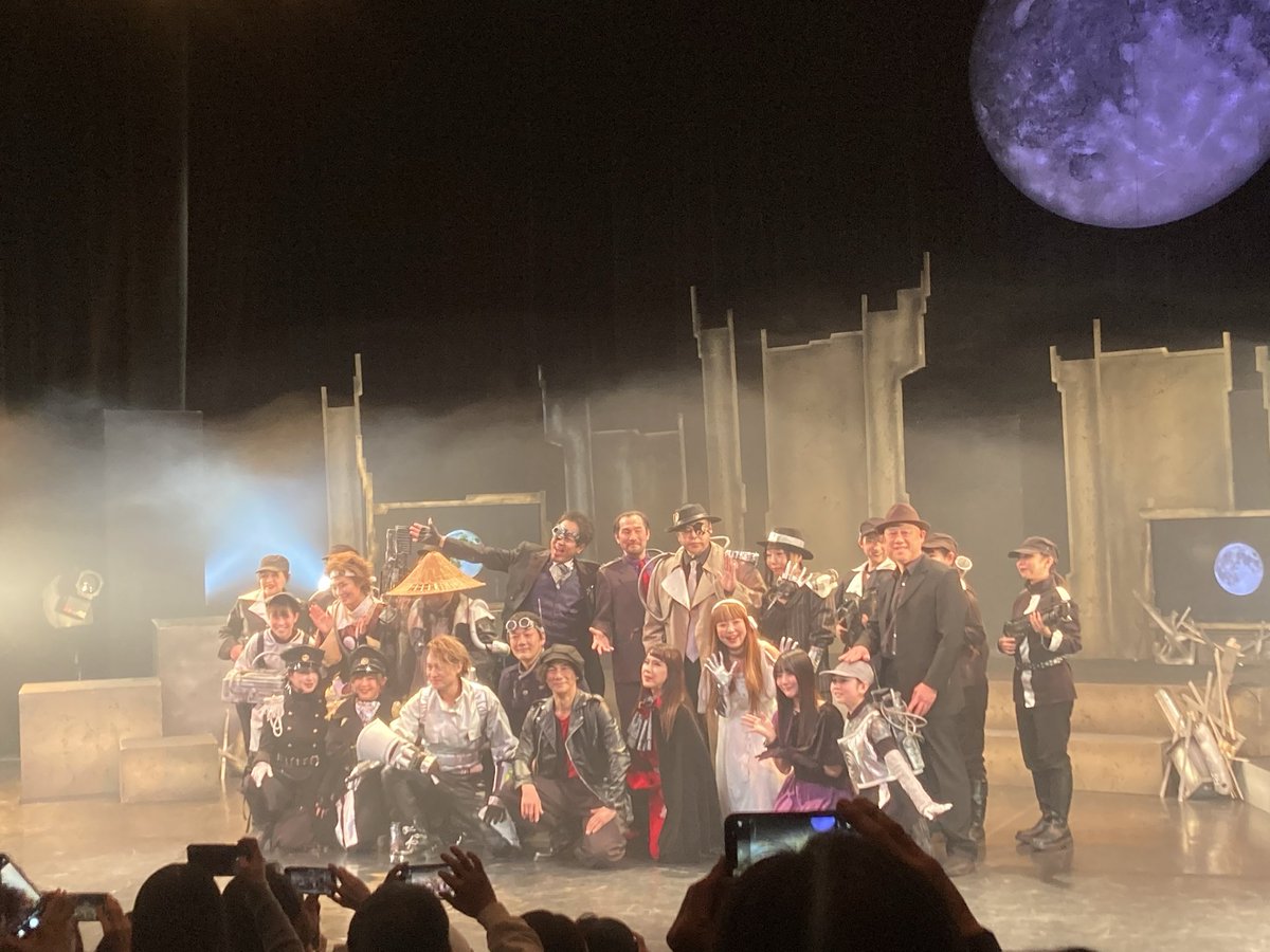 css_yosi's tweet photo. 昨日は伊藤えん魔プロデュース
マシンオイルを観劇したきました✨

80s風の作風がハマりました☺️
#マシンオイル https://t.co/2XBNhzxhHn