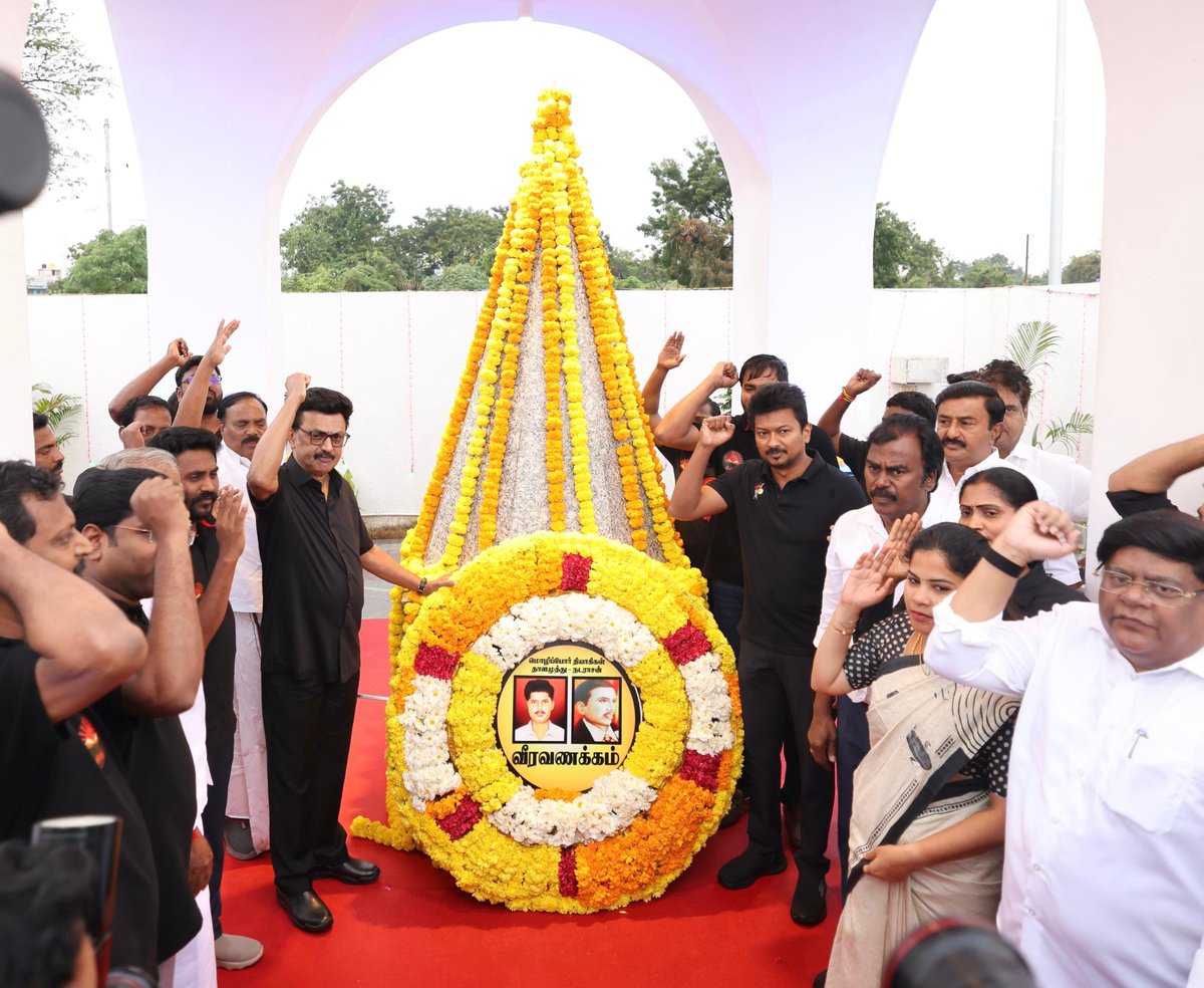 Udhaystalin's tweet photo. மொழிப்போர் தியாகிகள் வீரவணக்க நாள் இன்று! 

கழகத் தலைவர் - மாண்புமிகு முதலமைச்சர் @mkstalin அவர்கள் தலைமையில், ஊர்வலமாகச் சென்று சென்னை மூலக்கொத்தளத்தில் மொழிப்போர் தியாகிகள் தாளமுத்து - நடராசன், அன்னை தருமாம்பாள் நினைவிடங்களில் மரியாதைச் செலுத்தினோம்.

தமிழ்மொழி காக்க தன்னுயிர் தந்து ஆதிக்க இந்தியை விரட்டி அடித்த மொழிப்போர் தியாகிகளுக்கு வீரவணக்கம் சொல்லி முழக்கமிட்டோம்!

மும்மொழிக்கொள்கை என்று மீண்டும் முற்றுகையிடும் பாசிஸ்ட்டுகளுக்கும் - அவர்கள் பாதம் தாங்கும் அடிமைகளுக்கும் சட்டமன்றத் தேர்தலில் பாடம் புகட்டுவோம்.

இந்தித்திணிப்பை எந்நாளும் எதிர்ப்போம்!

#தமிழ்_வாழ்க

#தீ_பரவட்டும்