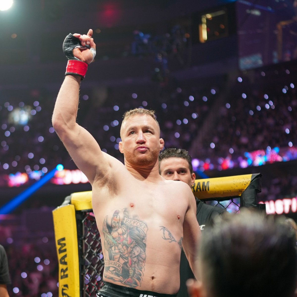 ufc's tweet photo. Time to fight. 

@Justin_Gaethje vs @PaddyTheBaddy 

[ #UFC324 | LIVE NOW on @ParamountPlus ] https://t.co/7q7FGrJZIf