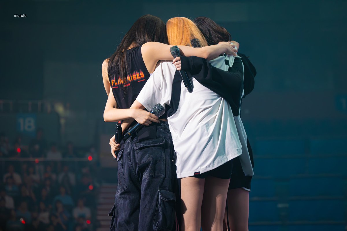 Hdraemonn's tweet photo. 日本デビュー3周年おめでとう！
そして俺がFEARNOTになって3年。
沢山の思い出と宝物をありがとう！

 #LE_SSERAFIM  #FEARNOT https://t.co/3gwkZ28BDj