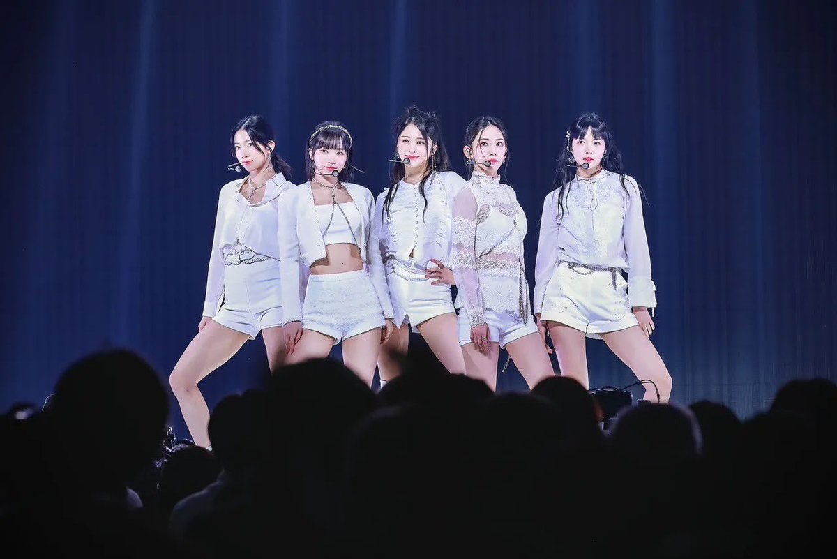 Hdraemonn's tweet photo. 日本デビュー3周年おめでとう！
そして俺がFEARNOTになって3年。
沢山の思い出と宝物をありがとう！

 #LE_SSERAFIM  #FEARNOT https://t.co/3gwkZ28BDj