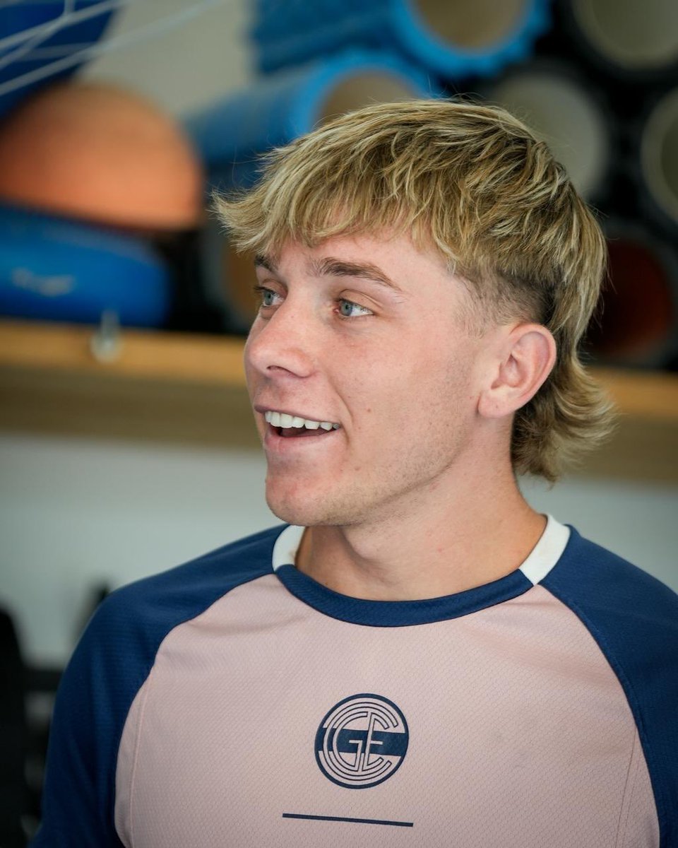 #GELP Que lindo que es tener un 4 que sabe marcar, el rusito Steimbach por lejos el mejor de la cancha.