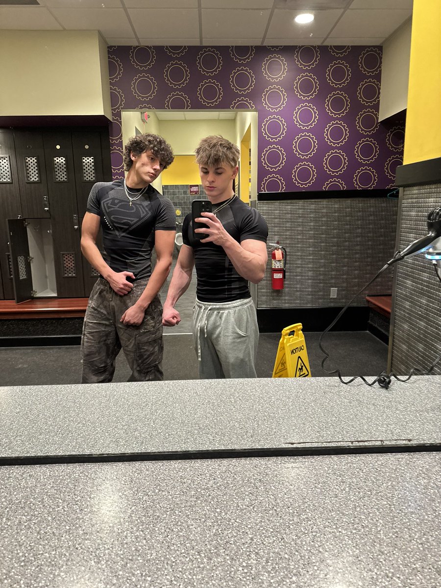 servegodryan's tweet image. duos after the gym

silent send during our pump pervs