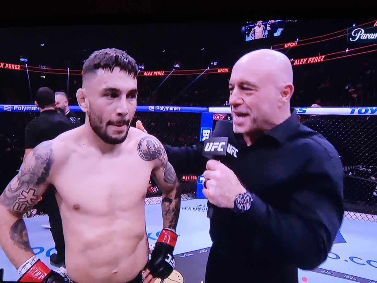 BoxingVitals's tweet image. Congratulations to my boy #alexperez on TKO victory 
#centralvalley #Lemoore #mma #ufc324 #boxingvitals just a few pictures I personally took of Alex