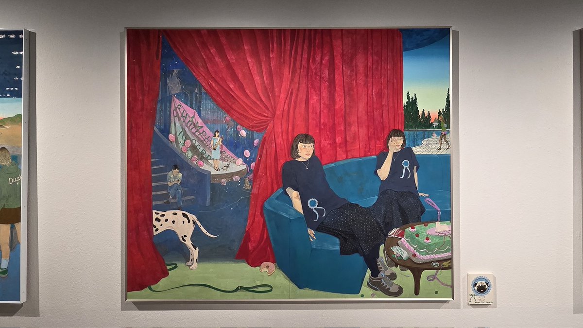 Exasio's tweet photo. 荒井颯子 さんの個展「Further Explorations」を見た
映画のワンシーンのように、自分の物語を構成している
日本画なのでキラキラしていて鮮やかな展示
FOAM CONTEMPORARYにて https://t.co/fr1plvCM7B