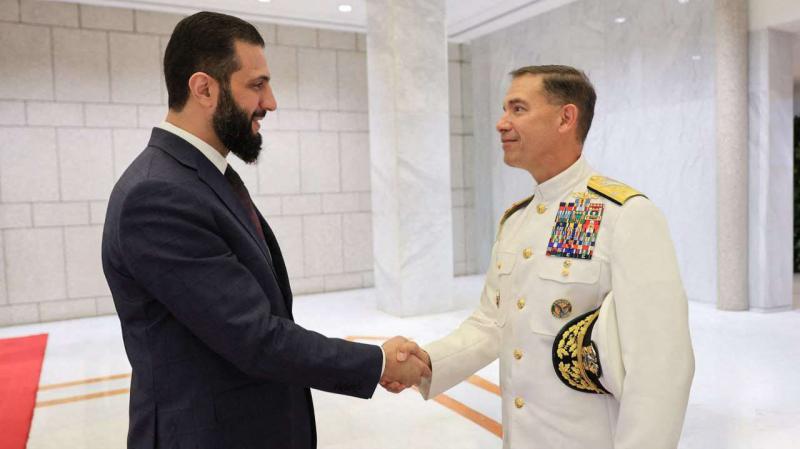Hoy ha estado en #Israel el Jefe del Comando Central de los EEUU, el Almirante Brad Cooper, y ha mantenido reuniones con el Jefe de Estado Mayor de Tzahal, el General Eyal Zamir, y con otros altos mandos  israelíes.
🇺🇸🇮🇱🇮🇷  |  #IranMassacre 
- Por lo pronto, Israel se encuentra