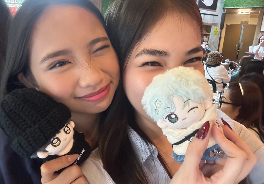 lov3mails's tweet photo. our very first cse this year and it’s taekook ⋆𐙚₊ thank you so much @taekooocore for this event <3 I had so much fun! sobrang sulit ng photobooth nakailang balik kami 😆 and also tysm po don sa nagpasalo ng slot niya hehe ako po nakakuha 🫶🏻
#TheGoldenLayover ✈️🧳 https://t.co/Vcmkeh6NjL