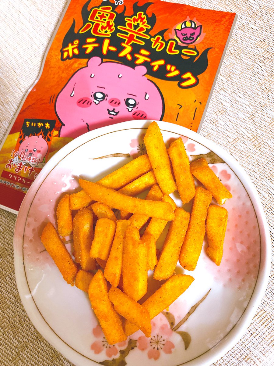 オヤツレポ ちいかわ 鬼辛カレーポテトスティック 強烈なカレーの香り