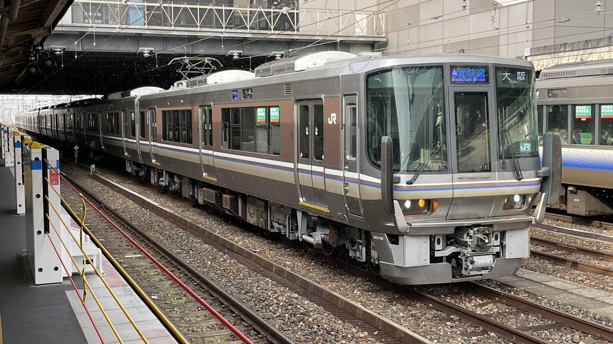 おや、このまえ米子から帰ってきたV15編成じゃん