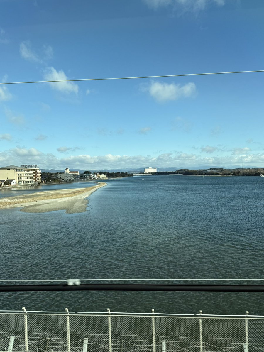 名古屋過ぎたらさっきの雪何やったんやの浜名湖通過中