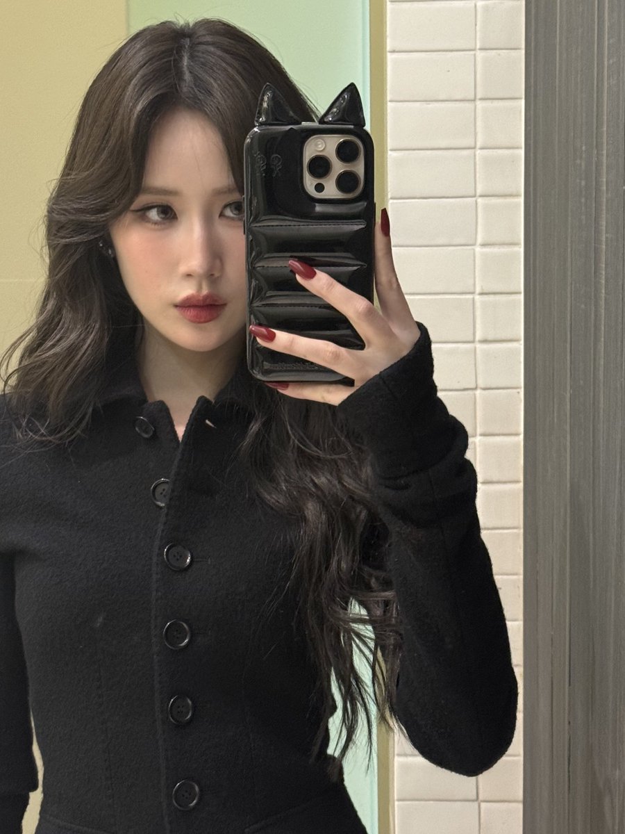 7997chaennie's tweet photo. Before liking JaneKao: Staying up late every night , waking up just to scroll on my phone.
After liking JaneKao: Early to bed, early to rise. Waking up to work out and study hard!
The power of idols is truly amazing 🥹.#9779s #supassra_sp #janeeyeah https://t.co/iDCwJAyVKu