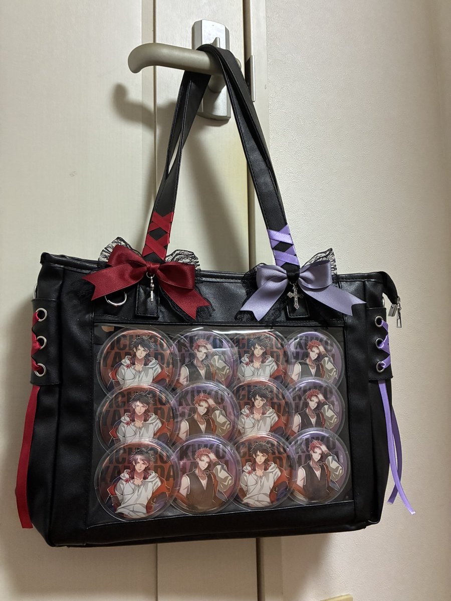 痛バ完成した！！！！！！ 左：初痛バ（8月） 右：今回作ったやつ