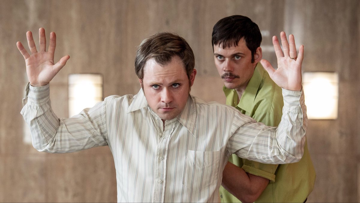 I really dug #DeadMansWire. Feeling straight out of the 70s, this crime thriller from Gus Van Sant finds dark humor in an unbelievable true story and elicits sympathy for a complicated man seeking justice. Bill Skarsgård is fantastic, giving possibly his best performance to date.