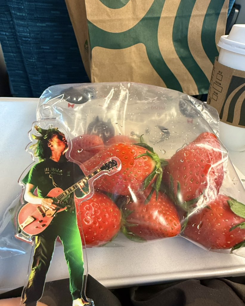 食後のデザートの🍓美味しかったね、えいじゅん☺️