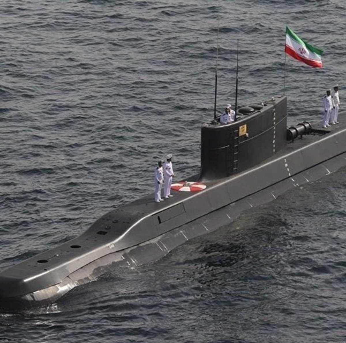 🚨 BREAKING: Iranian submarines Ghadir and Fateh move toward the Persian Gulf near the Strait of Hormuz.