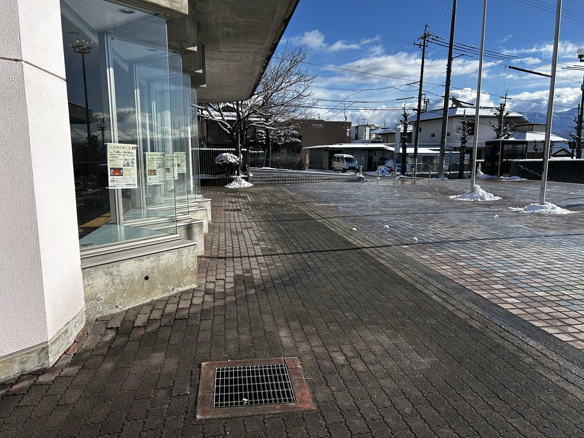 【センターNEWS】
本日は1月定期公演
会場の飯田人形劇場周辺の雪は溶けてポカポカな天気になってきました☀️
ぜひぜひ、劇場にご来場お待ちしてます♪