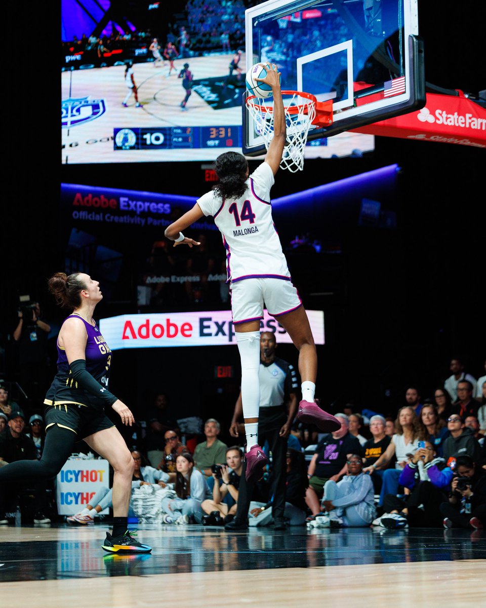 Unrivaledwbb's tweet image. DOM GETS US GOIN’ WITH A DUNK 😱🤯

Must see tv on truTV right NOWWW 📺