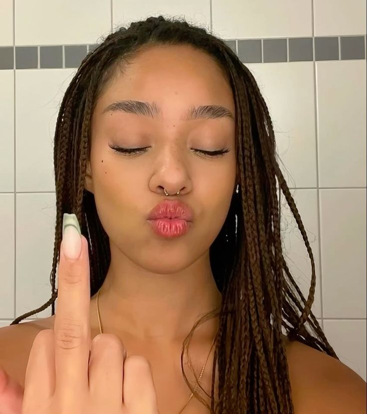 Manon_Team's tweet image. Never underestimate Manon...while this diva is sweet &amp;amp; loving,she has proven time &amp;amp; time again how she is not afraid to stand up for what she wants and call haters out.She cussed out that man on tour &amp;amp; their are so many other instances where she proved she's not to be messed with