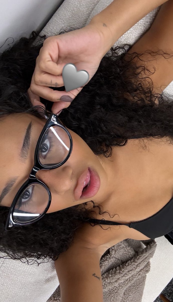 Manon_Team's tweet image. Never underestimate Manon...while this diva is sweet &amp;amp; loving,she has proven time &amp;amp; time again how she is not afraid to stand up for what she wants and call haters out.She cussed out that man on tour &amp;amp; their are so many other instances where she proved she's not to be messed with