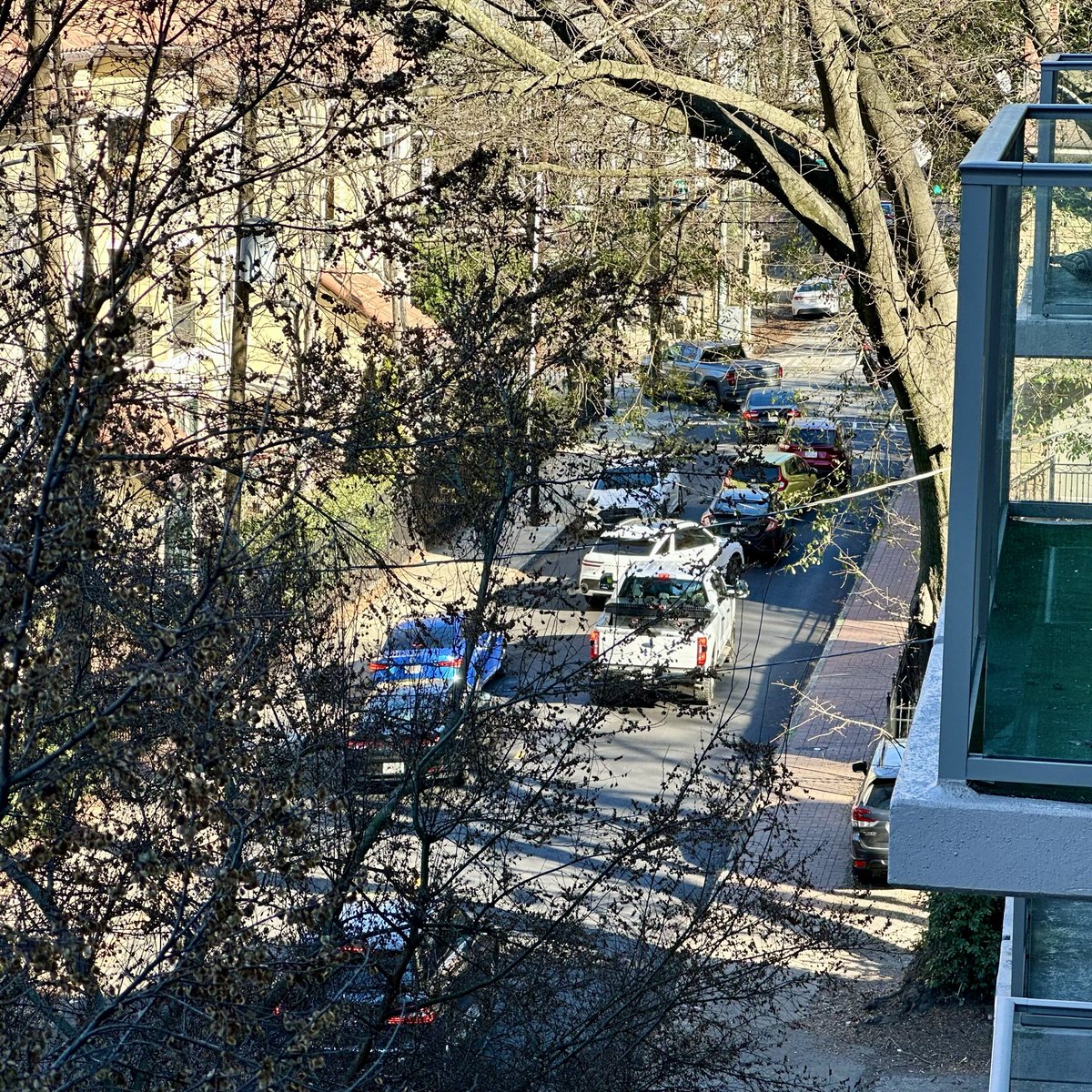 blu_is500's tweet photo. Hello Mr. Mayor (@andreforatlanta) The @ATL311 reps are gems! But they are hamstrung by #bureaucracy. The crews re-paved 8th street, but did not replace the double yellow lines. #Midtown traffic is snarled and there was an accident last week. Please fix! 🙏🏽 @GDOTATL @MidtownATL https://t.co/XcqyxGMWfw