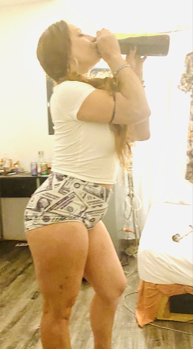KMonroeTS's tweet photo. When this girl asked to fuck I ran away scared snd got dressed hell yeah! https://t.co/08TLh09cWe