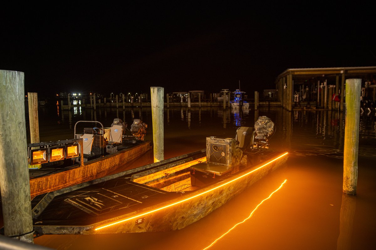 fishkingmaster's tweet photo. Parking lot pimpin' 💃🏻🛥️🔥 https://t.co/eVNzGGgS5q