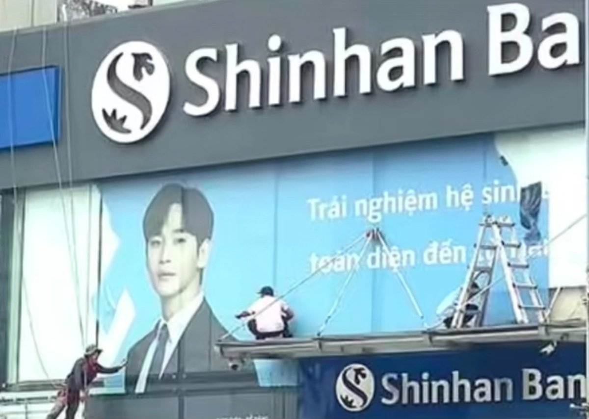 zedrune17's tweet image. 신한은행의 불운...

백종원- 뉴진스- 김수현-

3연타 이후 만회하려고 선택한 
회심의 카드 

차은우 😇

담당자 살아있나...