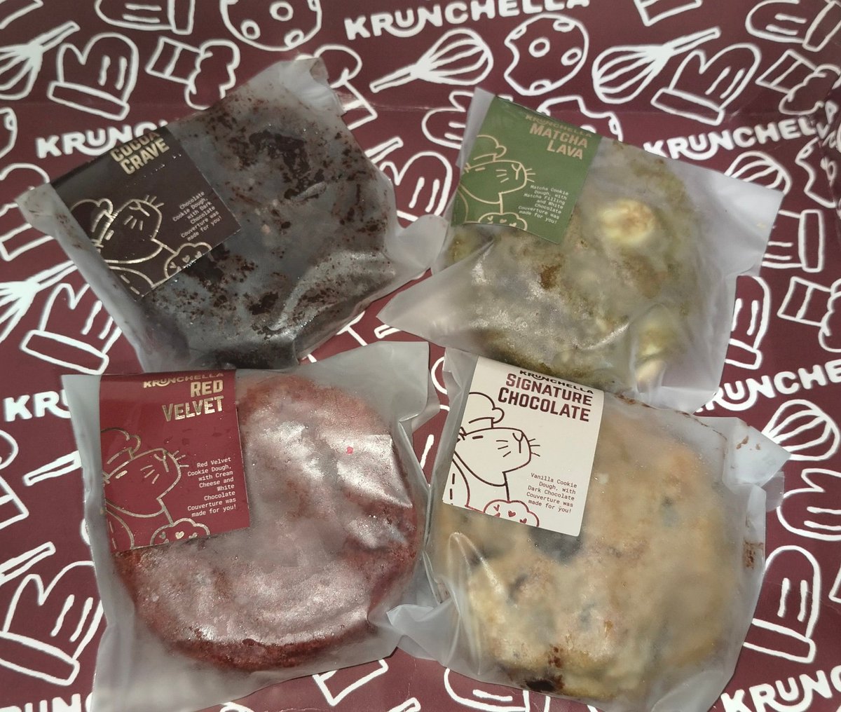 Setelah ketinggalan PO nya Krunchella yg bulan lalu, akhirnya bisa makan cookies ini lagi 😭☝🏻

Penantian setelah order di cf, jadi ketagihan 😋

BTW YG UBE MOCHI NYA ENAKK! Teksturnya asik ada kenyal lembut gitu didalemnya 😭😭🫶🏻🫶🏻

#Krunchella