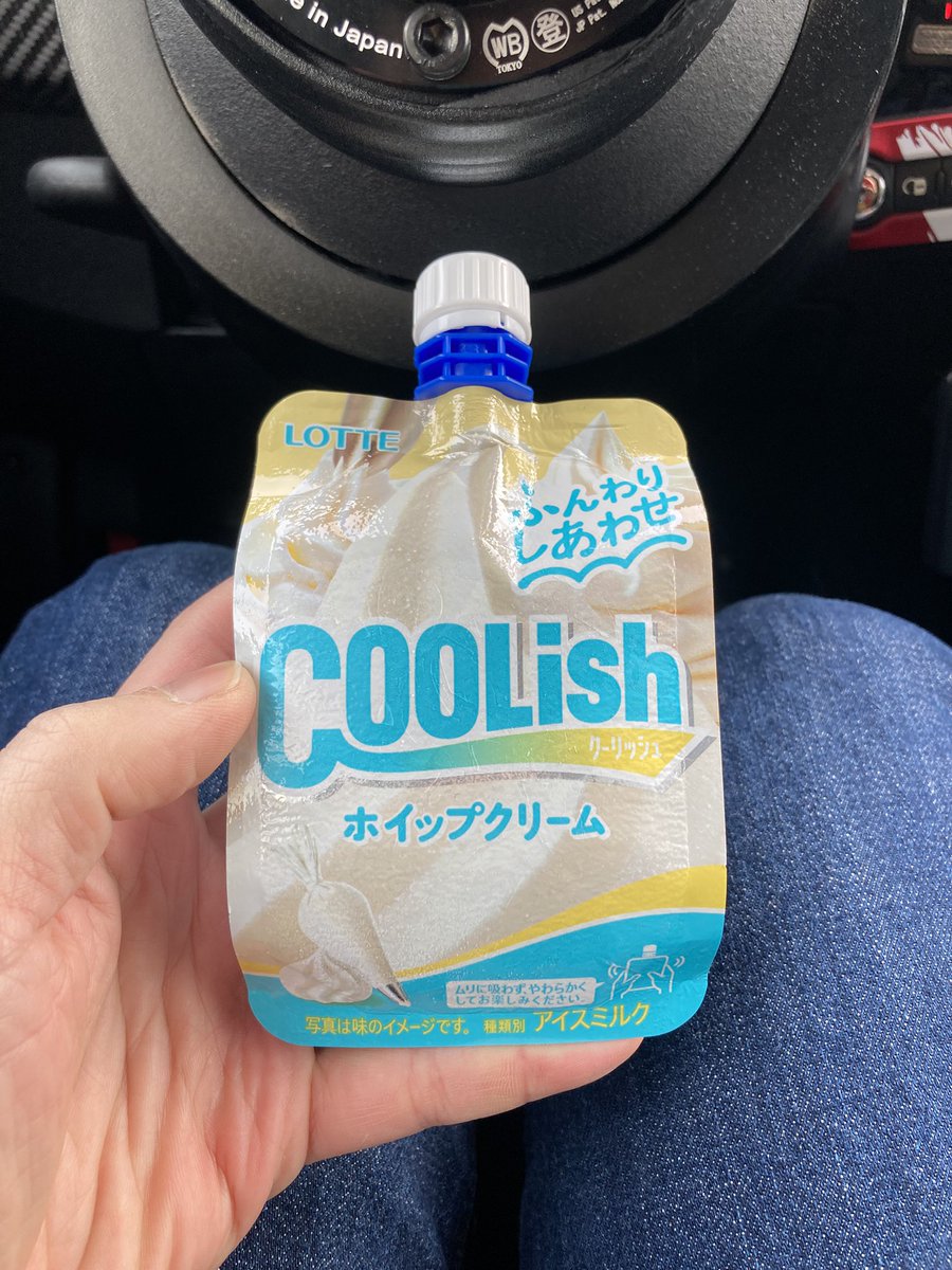 朝から小雪舞うクソ寒い中でも暖房ガンガン効かした車内で食べるアイス(と言っていいのかこれは？)は最高